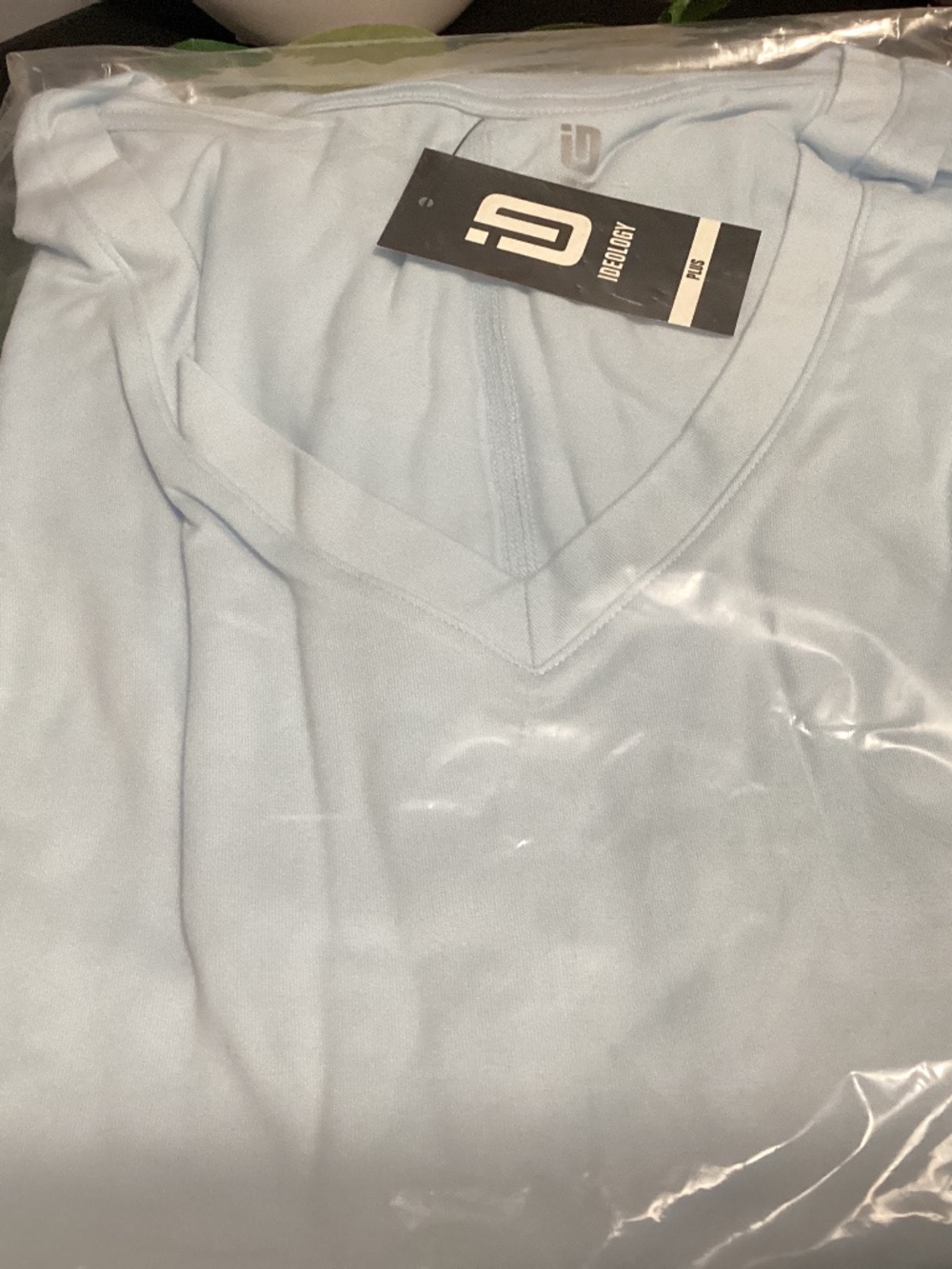 New V-Neck Short Sleeve Top NWT - Picture 3 of 3